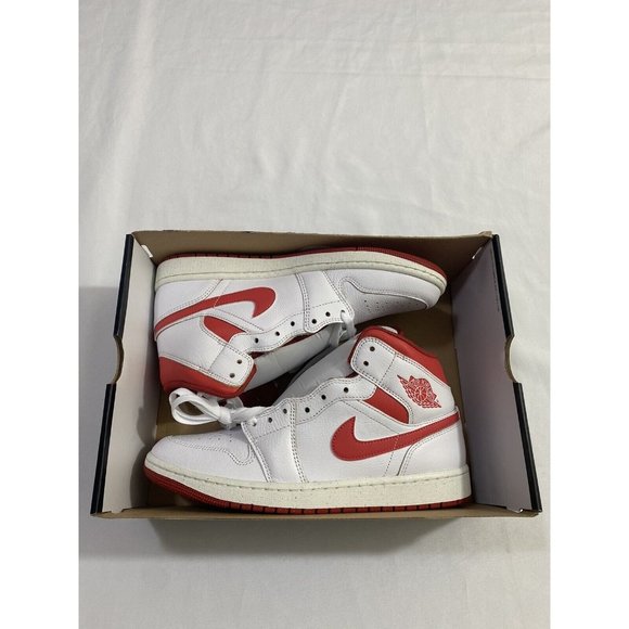 New Mens Size 9.5 White Red Nike Air Jordan 1 Mid SE Basketball Shoes FJ3458 160 main image 4